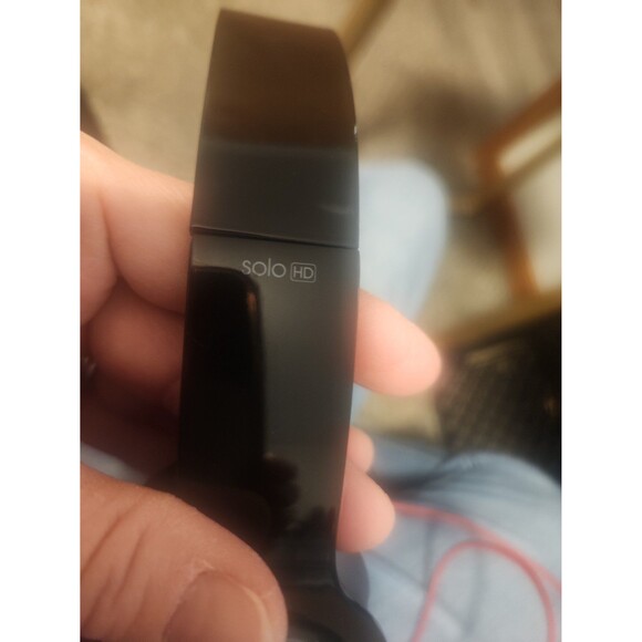 Beats Solo HD on-ear headphones with cable & case, black with red - Picture 9 of 9